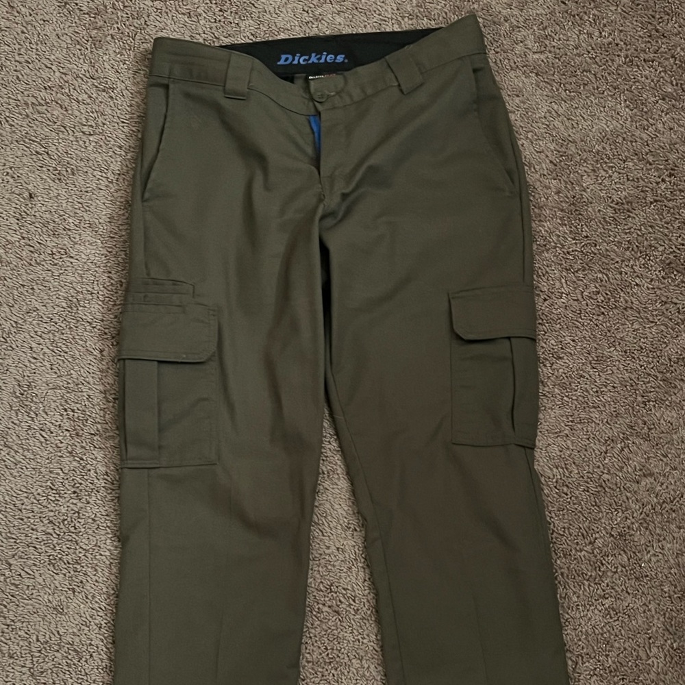Olive Green Dickies Flex Cargo Pants 32x30 Slim Straight Leg, Slightly used